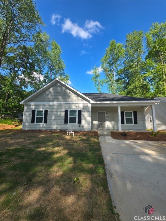 366 Washington Dr, Athens, GA 30601 - ranch-style house with driveway and a front lawn