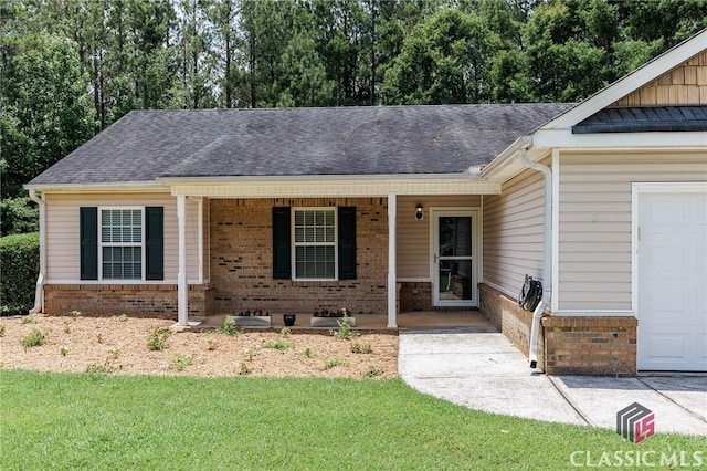 94 Pinewood Cir, Colbert, GA 30628 - ranch-style house featuring brick siding, a shingled roof, a garage, a front yard, and covered porch