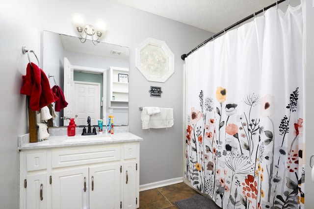 full bath with a textured ceiling, a shower with shower curtain, vanity, and baseboards