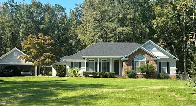 view of front of property featuring a front yard