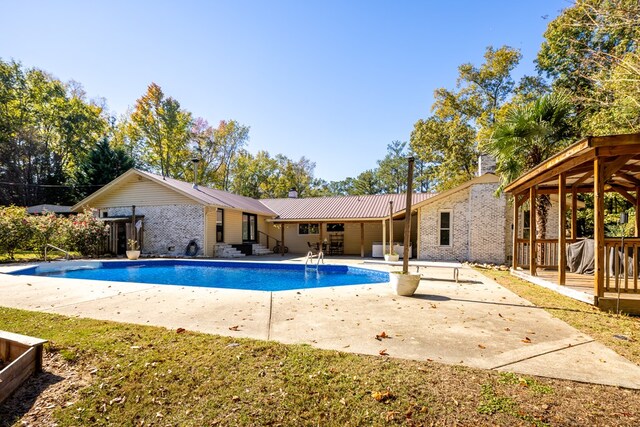 view of swimming pool featuring a patio