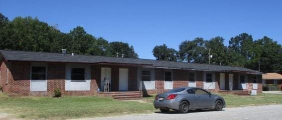 ranch-style house with a front lawn and a porch