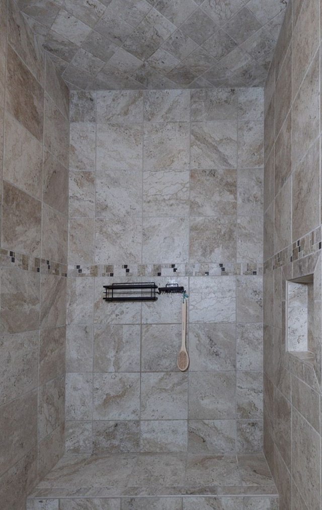 bathroom featuring tiled shower