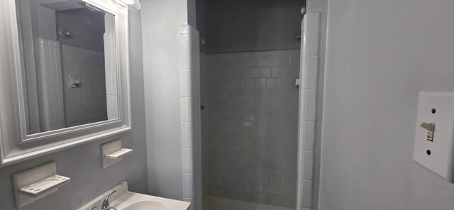 1526 Barcelona Dr, Columbus, GA 31907 - bathroom with tiled shower