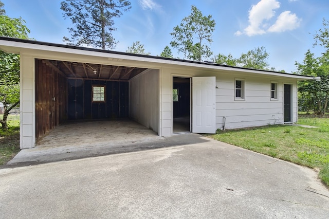 5202 Lakeshore Rd, Columbus, GA 31907 - view of front of property featuring driveway and a front lawn