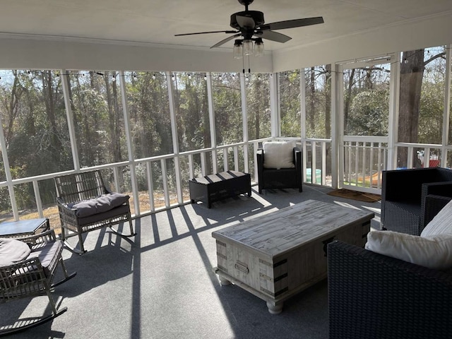 sunroom with ceiling fan