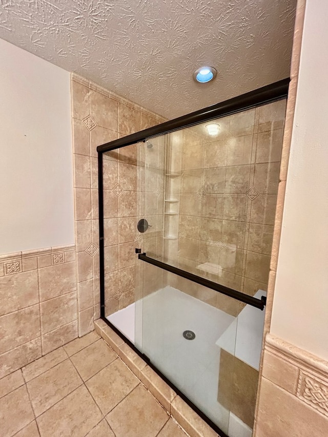 7396 Cedar Creek Loop, Columbus, GA 31904 - bathroom with tile walls, a shower stall, wainscoting, a textured ceiling, and recessed lighting