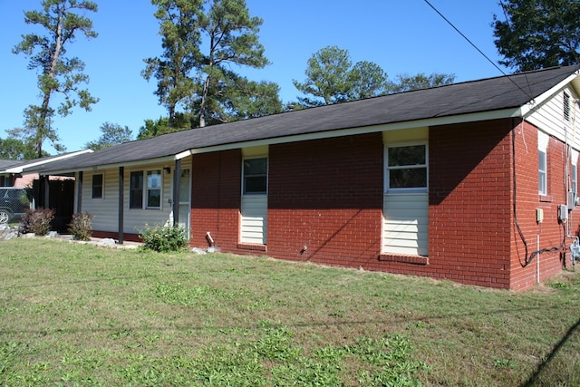 ranch-style house with a front lawn