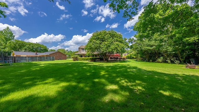 438 Newport Pl, Columbus, GA 31904 - view of yard with a trampoline