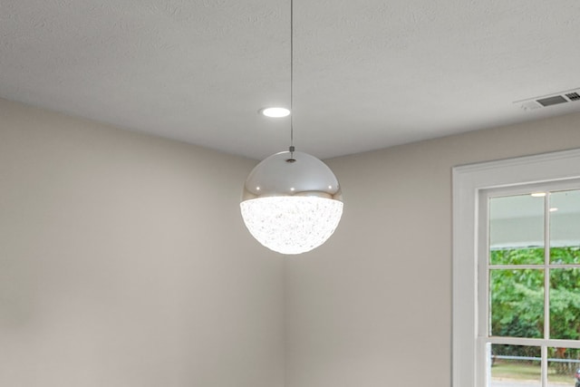 1712 39th St, Phenix City, AL 36867 - detailed view of a textured ceiling and recessed lighting