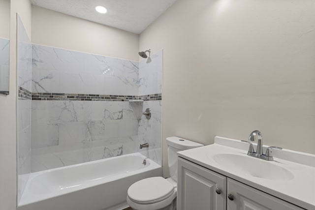 1712 39th St, Phenix City, AL 36867 - full bath featuring shower / washtub combination, vanity, and recessed lighting