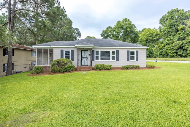 1402 41st St, Columbus, GA 31904 - ranch-style home featuring a front lawn and a sunroom