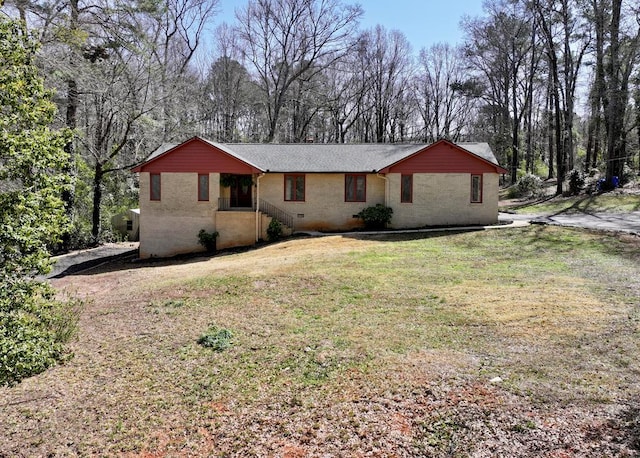 ranch-style home with crawl space, brick siding, and a front yard