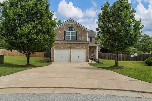 918 Dawkins Ct, Phenix City, AL 36869 - traditional-style home with brick siding, driveway, and an attached garage