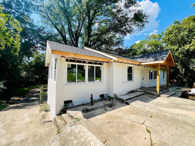 view of front of property with a patio