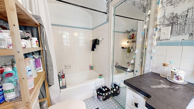 full bathroom featuring shower / tub combo
