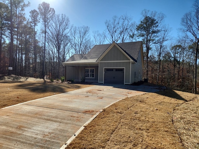 view of front facade with a garage and a front lawn