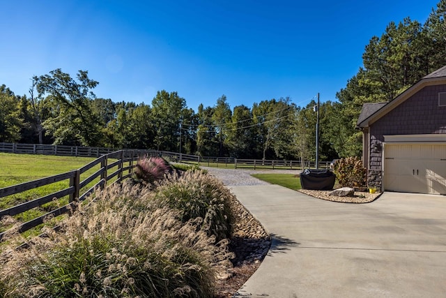 view of yard with a rural view