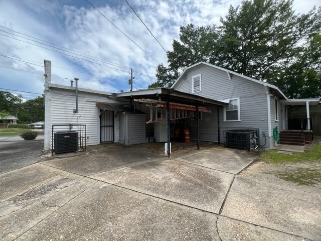 3609 Hamilton Rd, Columbus, GA 31904 - view of side of home featuring driveway