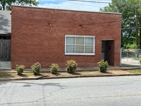 3609 Hamilton Rd, Columbus, GA 31904 - view of side of property with brick siding