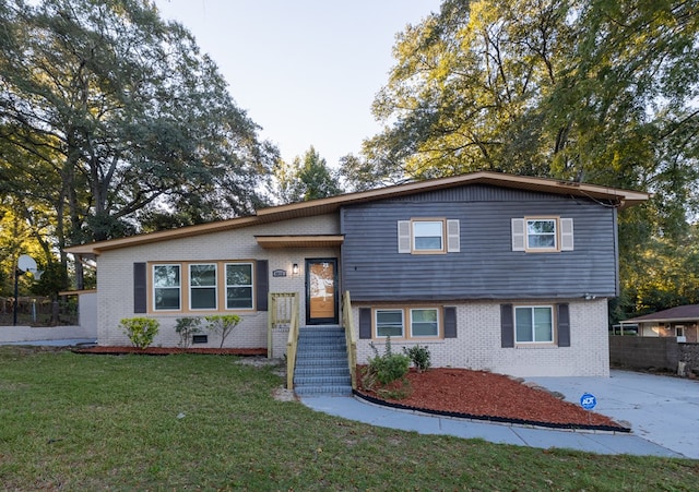 tri-level home with a front lawn