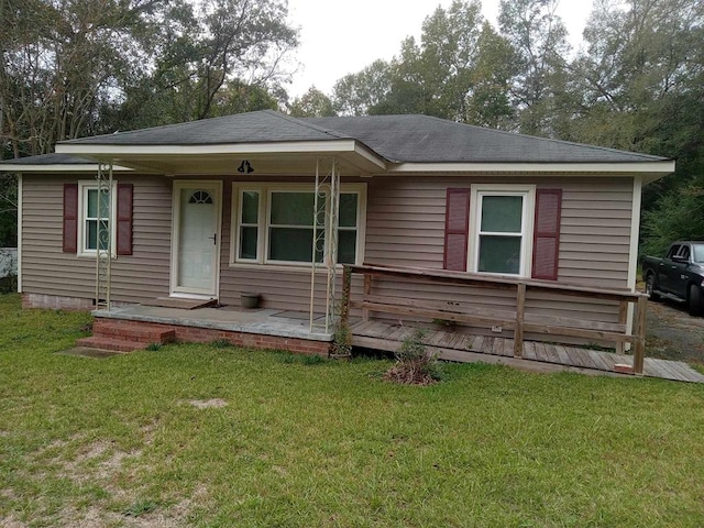 view of front of property with a front lawn