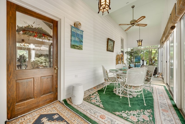 sunroom with ceiling fan