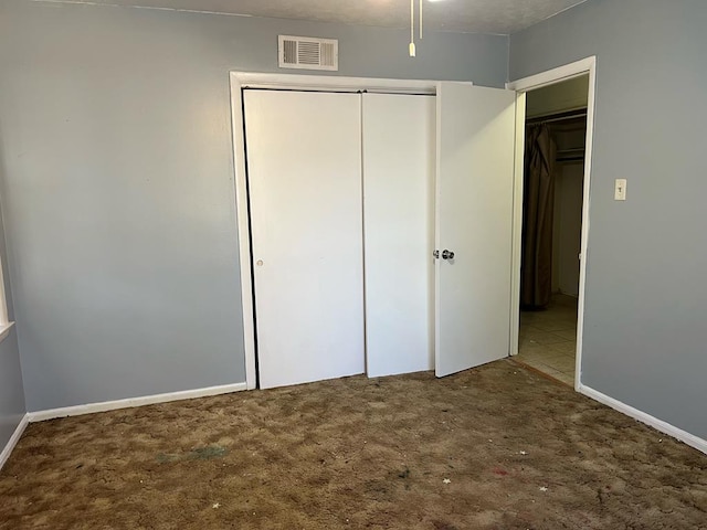 unfurnished bedroom with carpet flooring and a closet