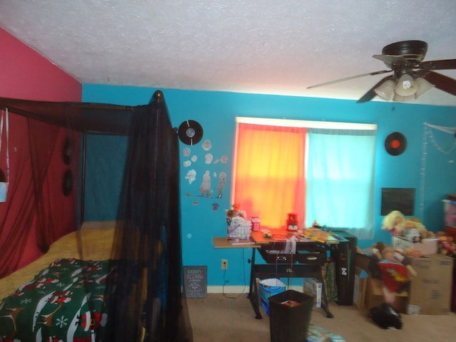 bedroom featuring ceiling fan and a textured ceiling