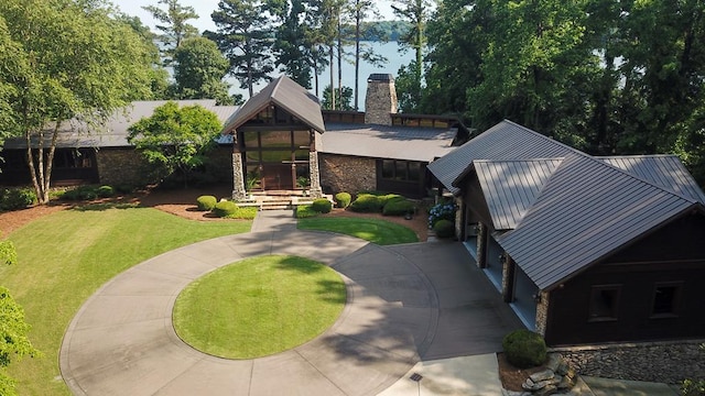 view of front of home with a front lawn