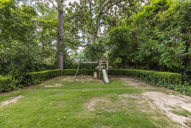 1811 Park Dr, Columbus, GA 31906 - view of green lawn