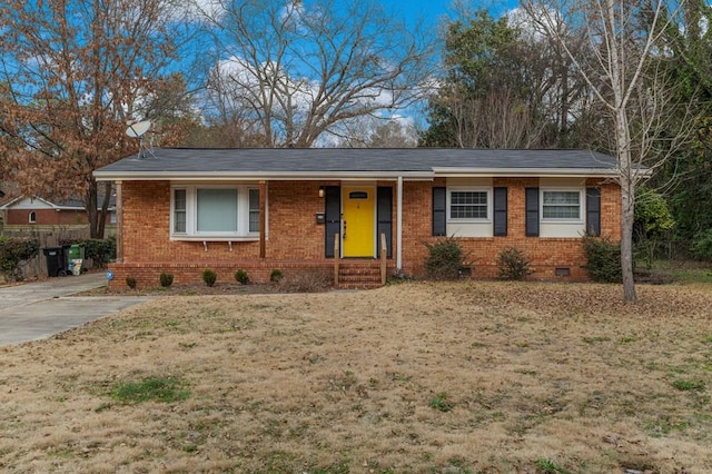 single story home featuring a front lawn