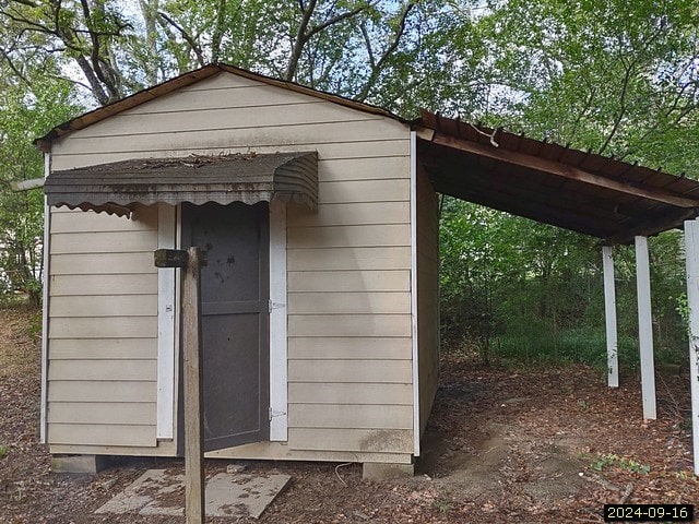 view of outbuilding