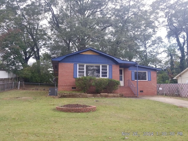 view of front of house featuring a front yard