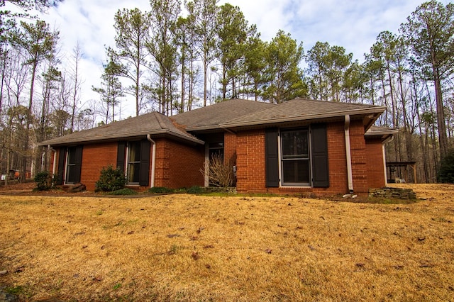 view of front of house with a front yard