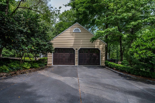 view of detached garage