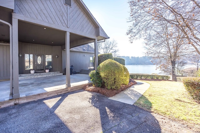 view of yard with a water view