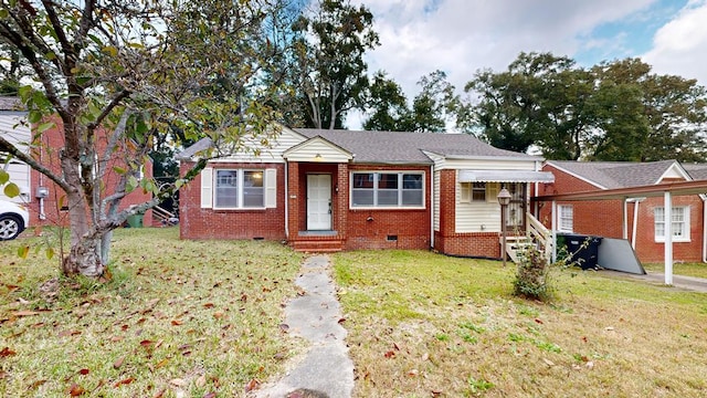 view of front of property with a front yard