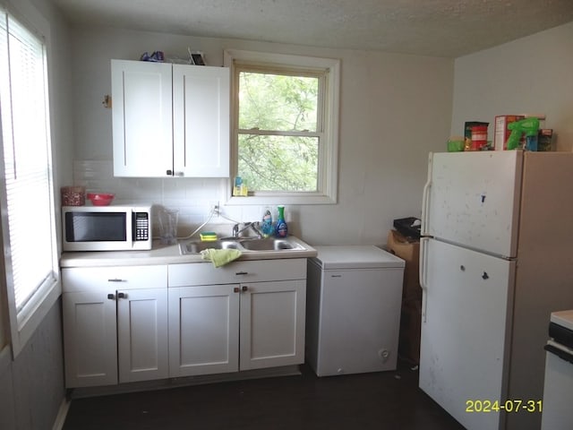 clothes washing area featuring sink and a textured ceiling