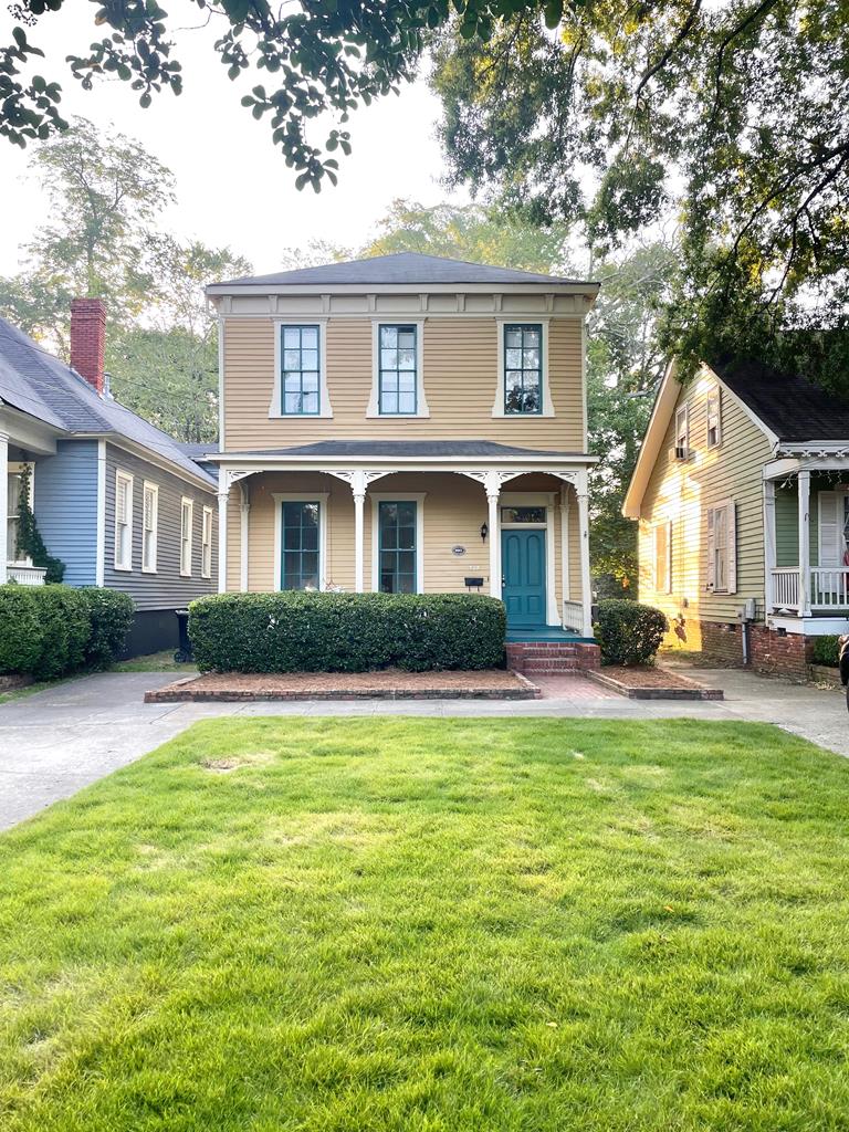 view of front of house featuring a front lawn and a porch