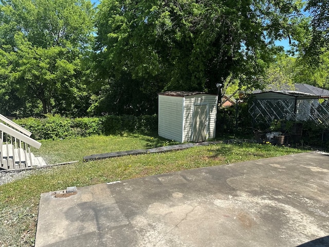 view of yard with an outbuilding and a storage unit