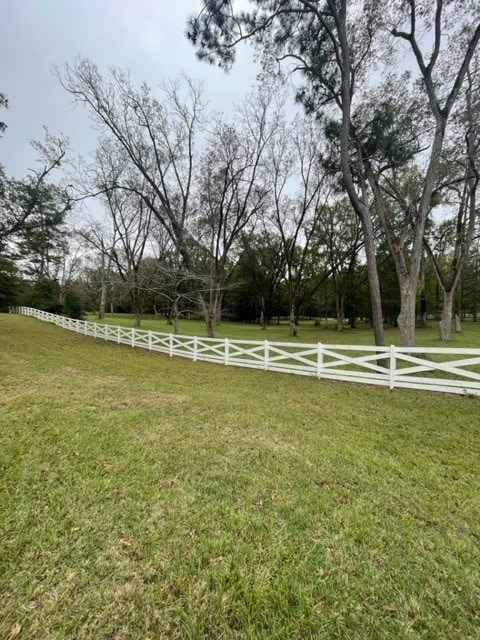 view of yard featuring a rural view