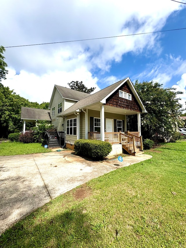 102 Parker St, Lagrange, GA 30240 - view of front facade featuring covered porch and a front yard