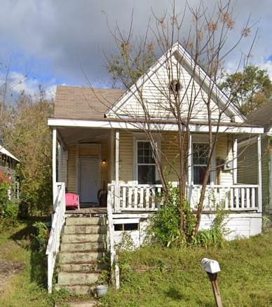335 28th St, Columbus, GA 31904 - bungalow with covered porch