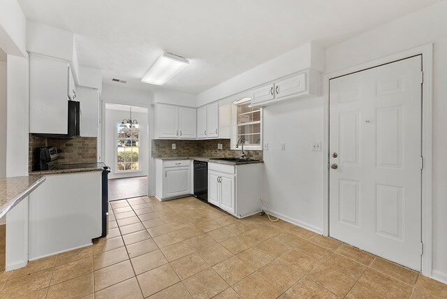 unfurnished room featuring ceiling fan and ornamental molding