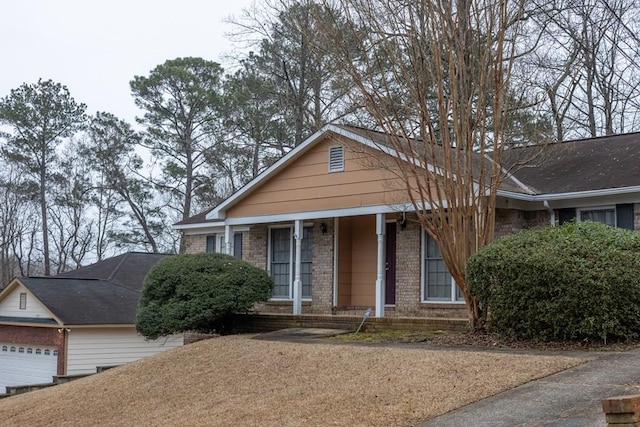 view of front facade featuring a garage