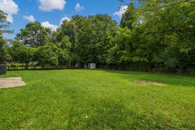 2906 Kent Dr, Phenix City, AL 36870 - view of yard featuring a storage shed