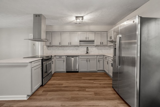 2906 Kent Dr, Phenix City, AL 36870 - kitchen with stainless steel appliances, exhaust hood, dark wood-style floors, decorative backsplash, and a textured ceiling