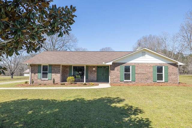 single story home featuring brick siding, a front lawn, and a shingled roof