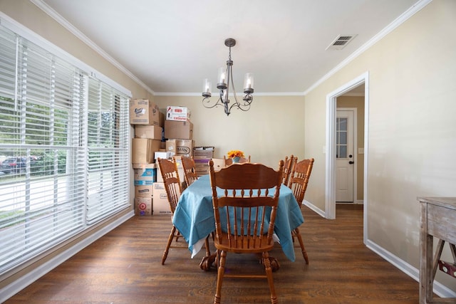 dining room featuring crown molding, a notable chandelier, baseboards, wood finished floors, and visible vents